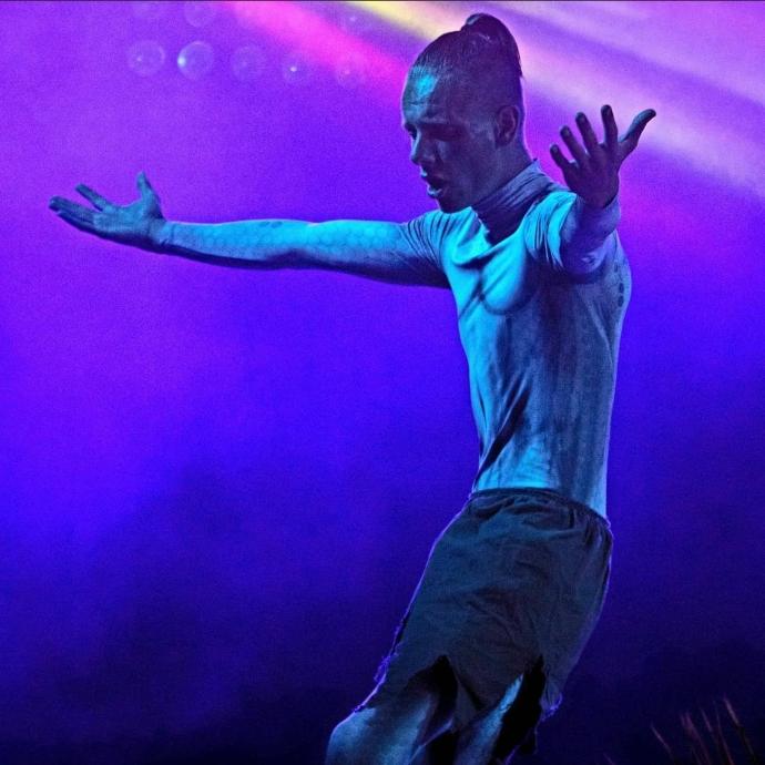 Guillian Speaker au camping Nouvelle-Floride pendant le spectacle Avatar